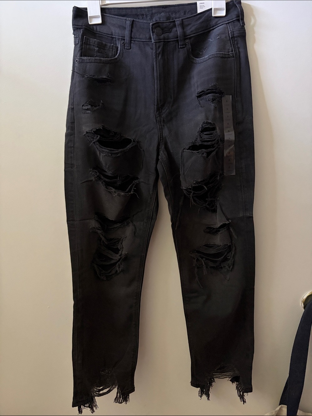 AE Distressed Black Cropped Mom Jeans NWT